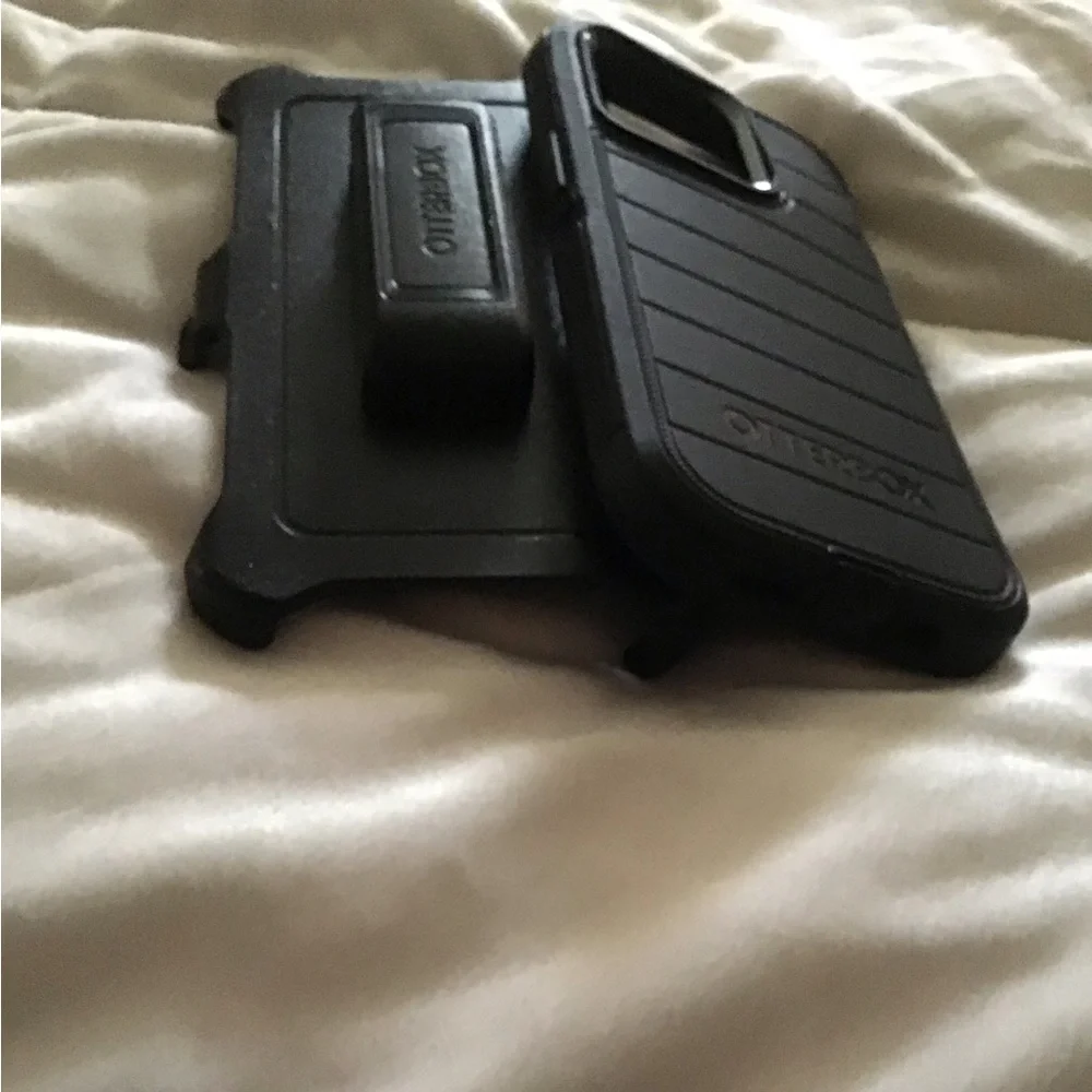 OtterBox iPhone 14 Pro Defender Series Pro Drop+ Shockproof Black Case w/ Clip